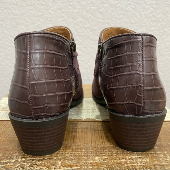 Vionic Marissa Suede Chocolate Ankle Booties Size 7 - Picture 5 of 8